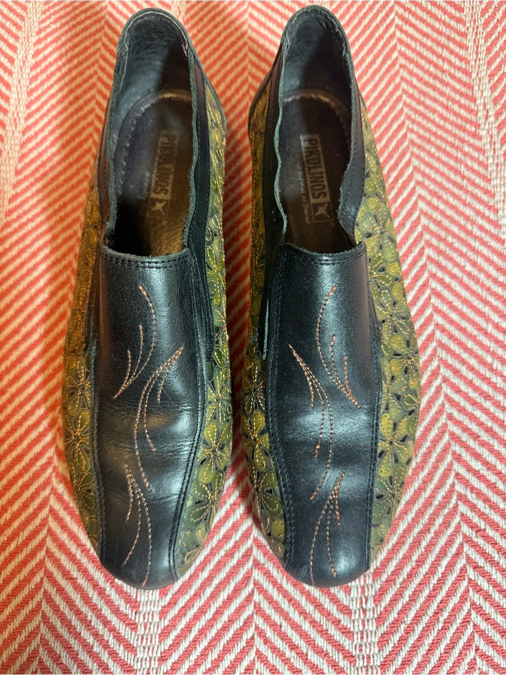 Pikolinos Woman Black and Olive Slip-On Embroidered shoe